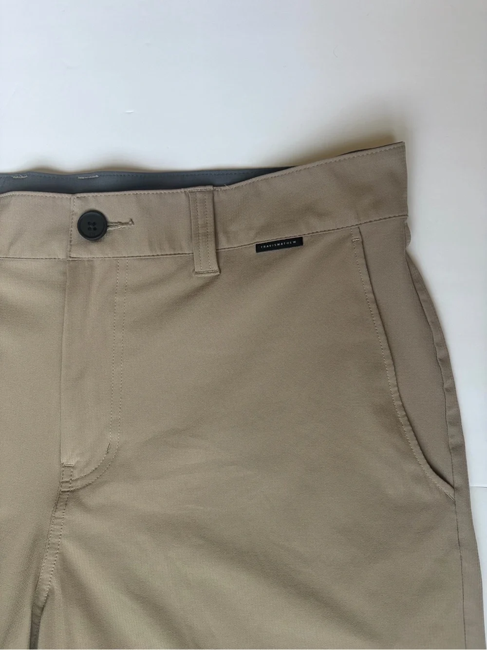 TravisMathew Men's Golf Shorts Khaki Beige Performance Stretch Size 34